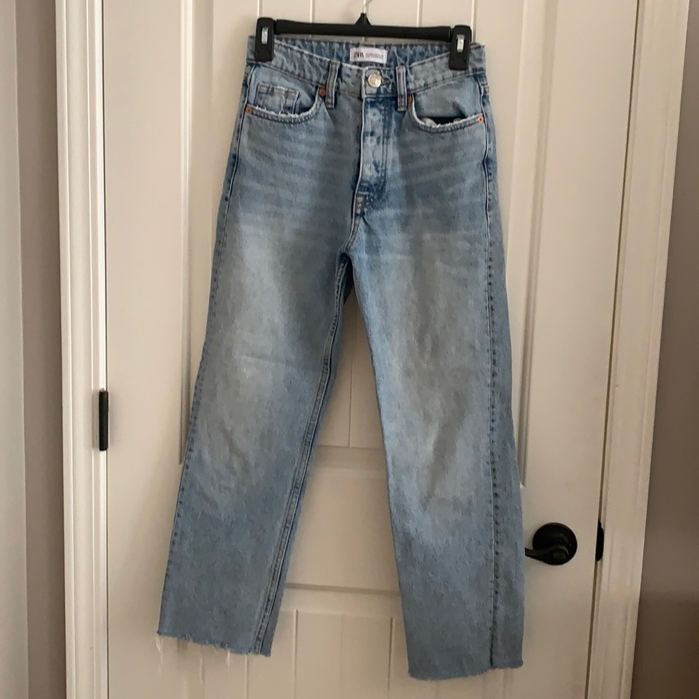 Zara Woman’s Straight Leg Jeans- Almost New. Seen on tiktok